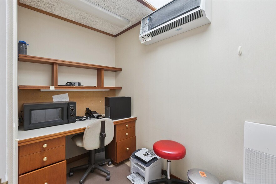 More Photos Of 1003 Mulholland St, Bay City Office For Sale