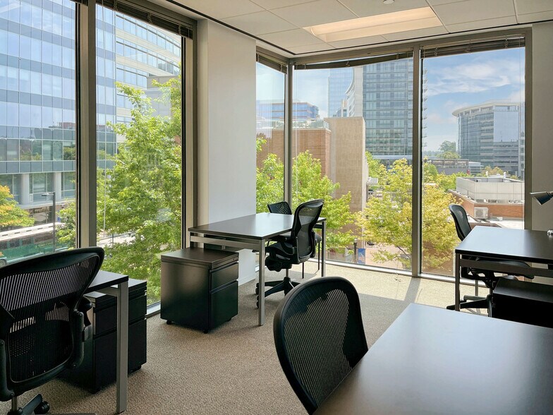 More Photos Of 21 Waterway Ave, The Woodlands Coworking Space