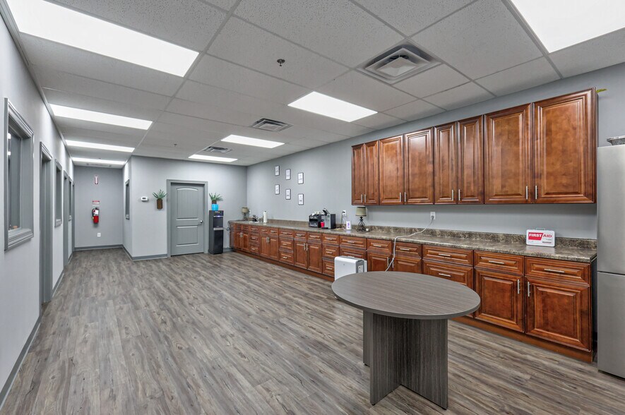 More Photos Of 831 Park Ave, Murfreesboro Manufacturing For Lease