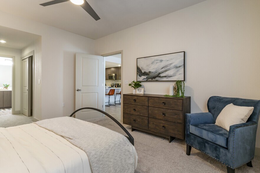 More Photos Of 1375-1411 Sycamore Ave, Hercules Unknown For Lease
