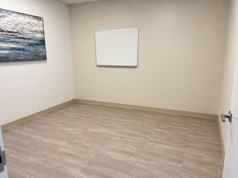 More Photos Of 11414 Reeder Rd, Dallas Flex For Lease