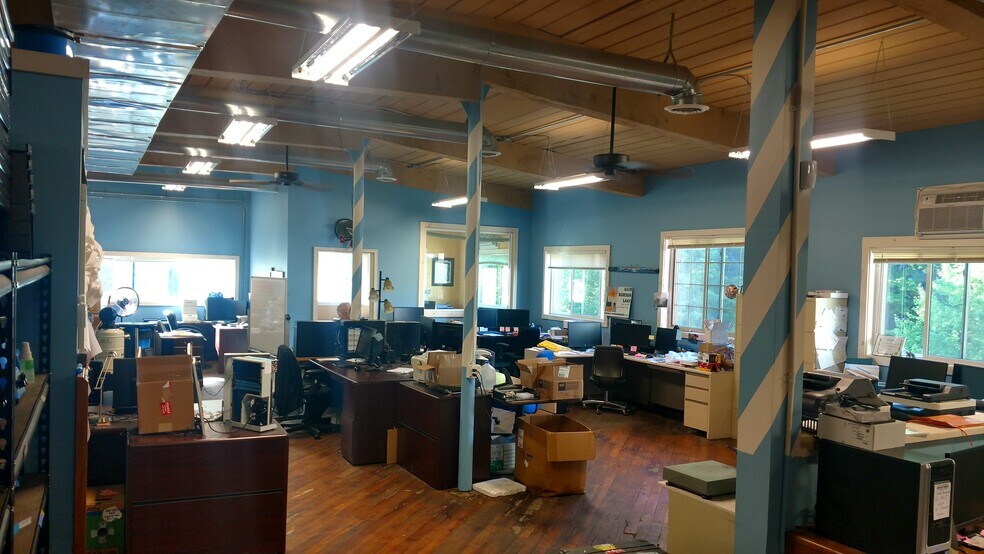 More Photos Of 1548 Burden Lake Rd, Averill Park Warehouse For Lease