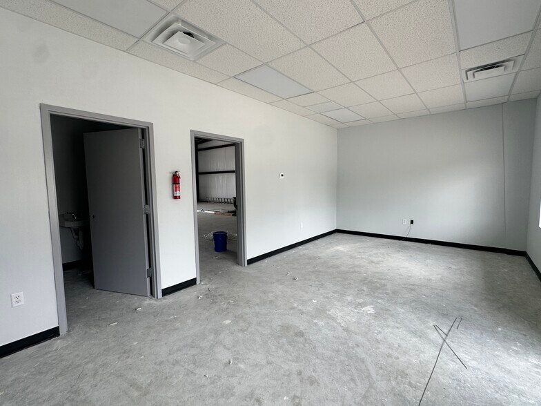 More Photos Of 13807 Bulverde Rd, San Antonio Flex For Lease