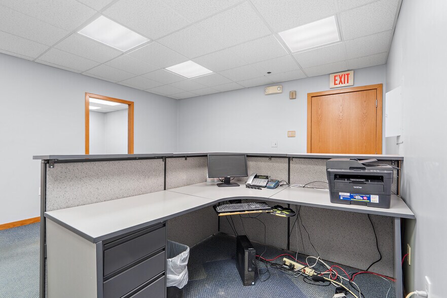 More Photos Of 323 Boston Post Rd, Sudbury Office For Lease