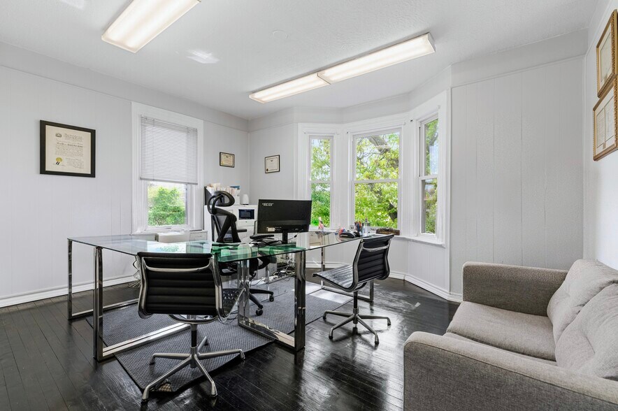 More Photos Of 154 Franklin Pl, Woodmere Office For Lease