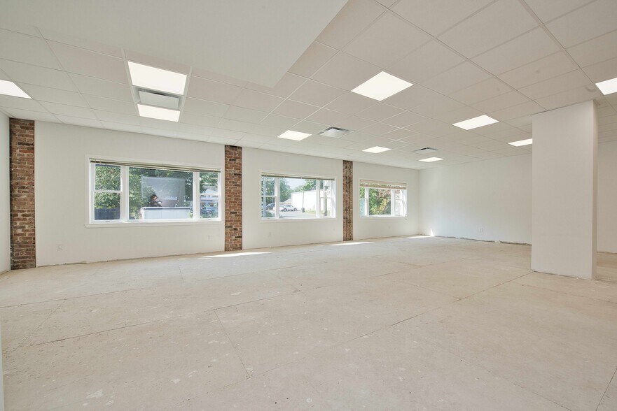 More Photos Of 121 Pulaski Rd, Kings Park Office For Sale