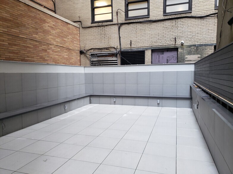 More Photos Of 108 E 60th St, New York Storefront Retail Office For Sale