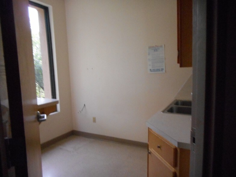 More Photos Of 864 Central Blvd, Brownsville Medical For Sale
