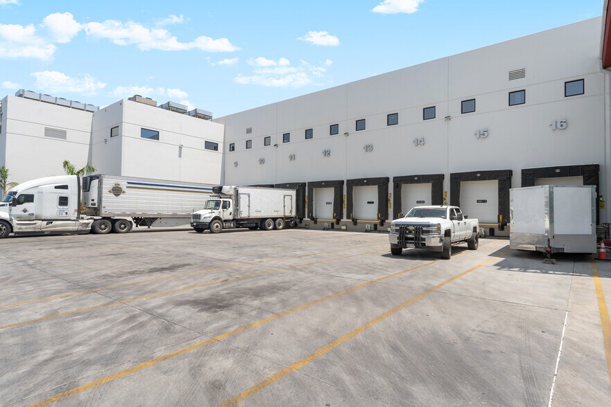 More Photos Of 1407 Commerce Dr, Mission Refrigeration Cold Storage For Lease