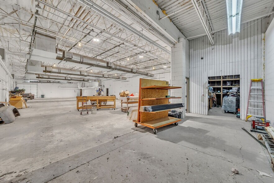 More Photos Of 2685 Durango Dr, Colorado Springs Warehouse For Lease