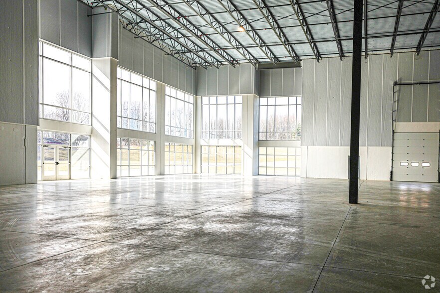 More Photos Of I-71 & I-76 Hwy, Burbank Industrial For Lease