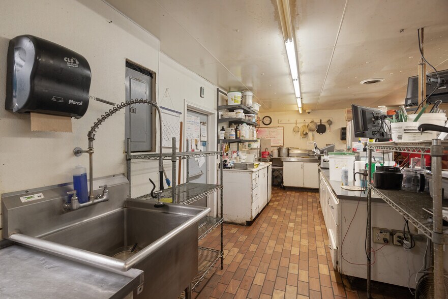 More Photos Of 125 N Newton St, Middleton Restaurant For Sale
