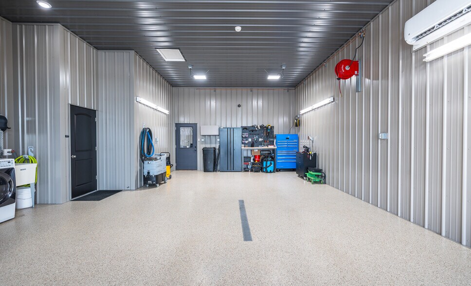 More Photos Of 1008 E Main St, Linn Auto Dealership For Sale