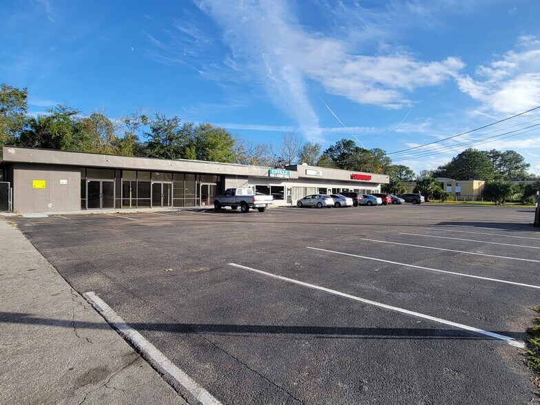 More Photos Of 2013-2023 Jammes Rd, Jacksonville Storefront For Lease