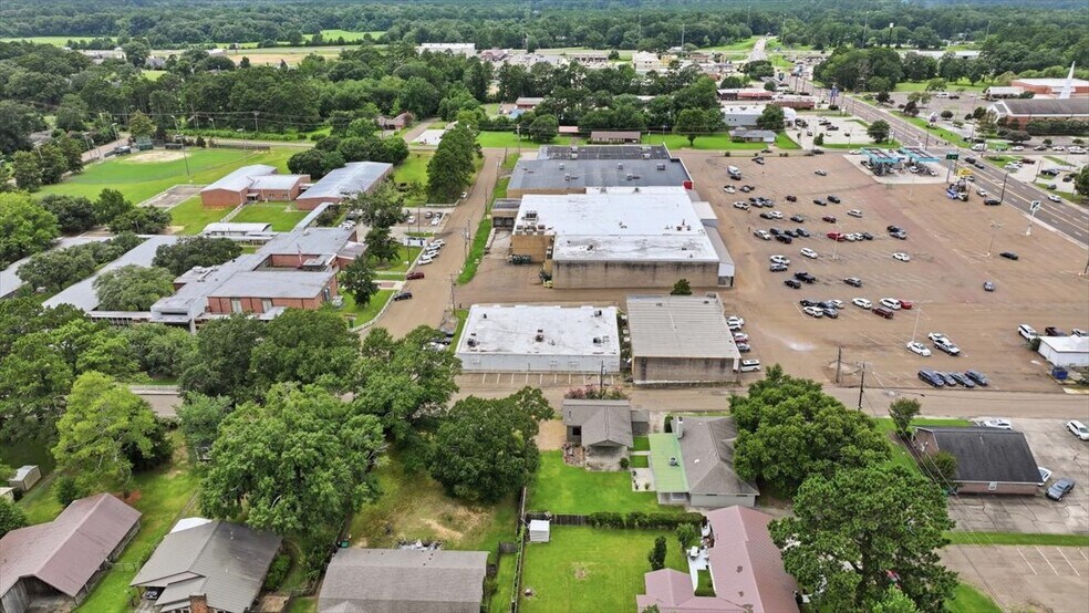 More Photos Of 211 Gay St, Mccomb Office For Lease