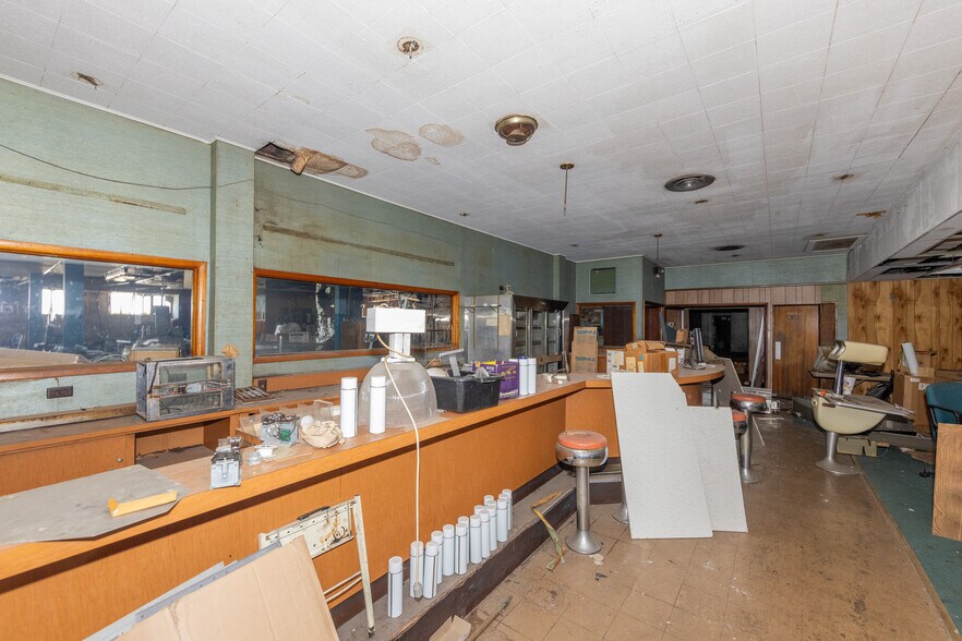 More Photos Of 1820 E 30th St, Cleveland Sports And Entertainment For Sale