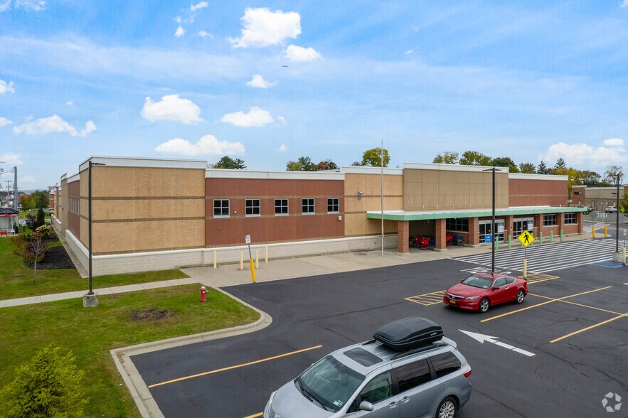 More Photos Of 3429 State St, Schenectady Freestanding For Lease