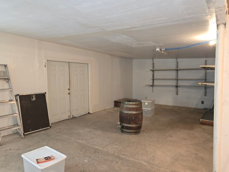 More Photos Of 10000 McCullough Ave, San Antonio Distribution For Sale