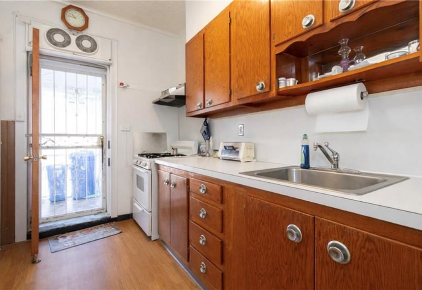 More Photos Of 6118 5th Ave, Brooklyn Storefront Retail Residential For Sale