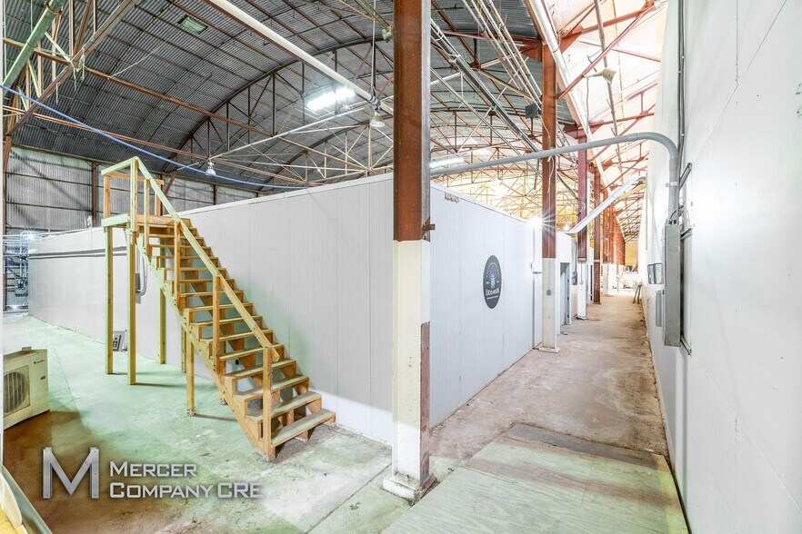 More Photos Of 900 N 4th St, Guthrie Manufacturing For Sale