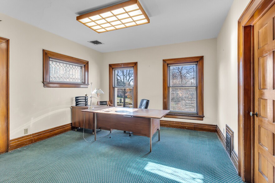 More Photos Of 601 S Jackson St, Jackson Office For Sale