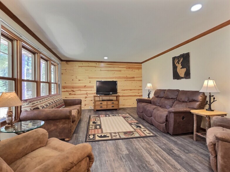 More Photos Of 8475 Hillcrest Ln, Saint Germain Hotel For Sale