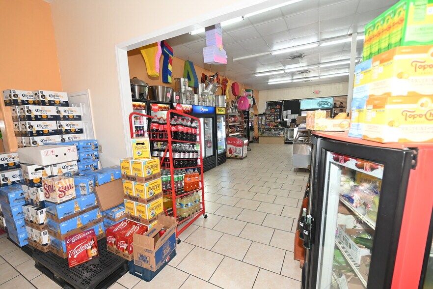 More Photos Of 749 S Central Ave, Umatilla Storefront For Sale