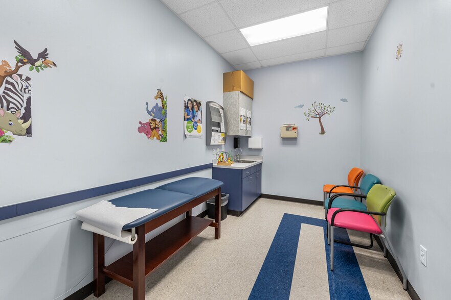 More Photos Of 3326 Watters Rd, Pasadena Office For Sale