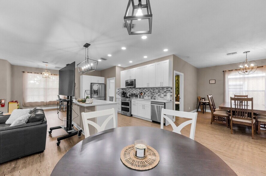 More Photos Of 11748 La Madera Blvd, Port Richey Office For Sale