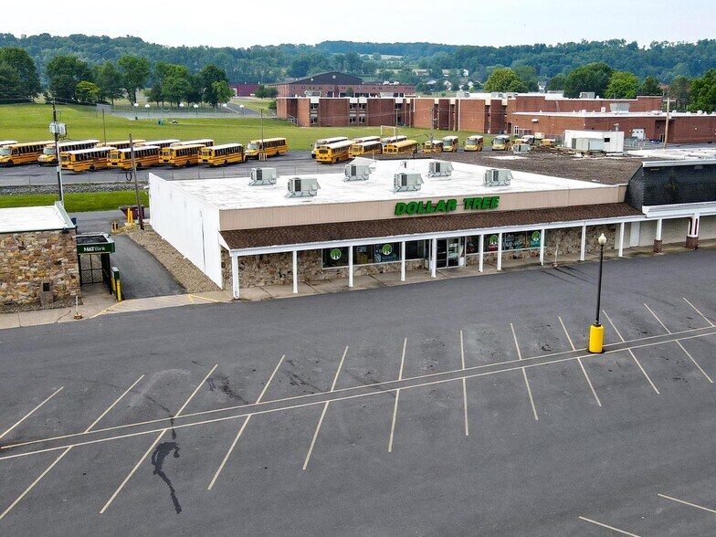 More Photos Of 45 E Chestnut St, Mifflinburg Unknown For Lease