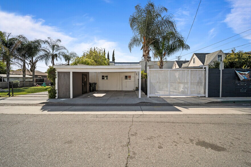 More Photos Of 906 E Commonwealth Ave, Fullerton Storefront For Sale