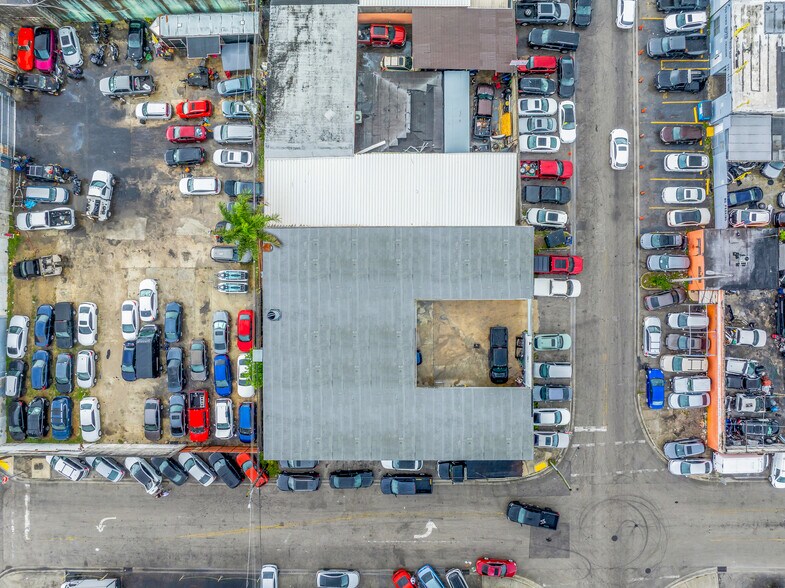 More Photos Of 1025 E 45th St, Hialeah Auto Salvage Facility For Sale