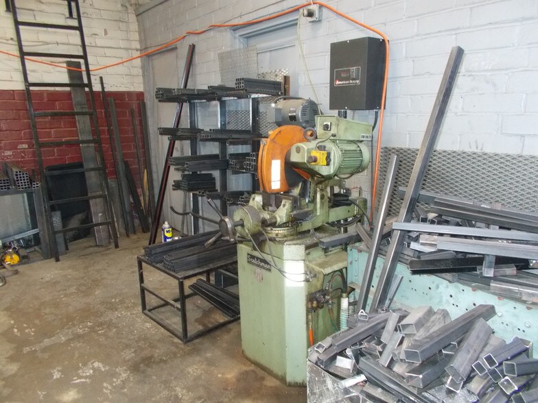 More Photos Of 225 W Hill St, Thomson Industrial For Sale