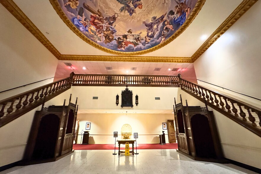 More Photos Of 9101 Airline Dr, Houston Religious Facility For Sale