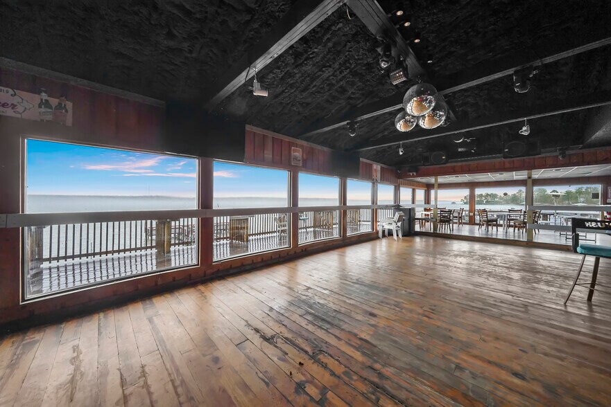 More Photos Of 371 Navaho Trl, Onalaska Restaurant For Lease