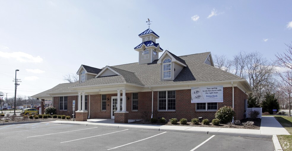 Primary Photo Of 1101 Tilton Rd, Northfield Bank For Lease
