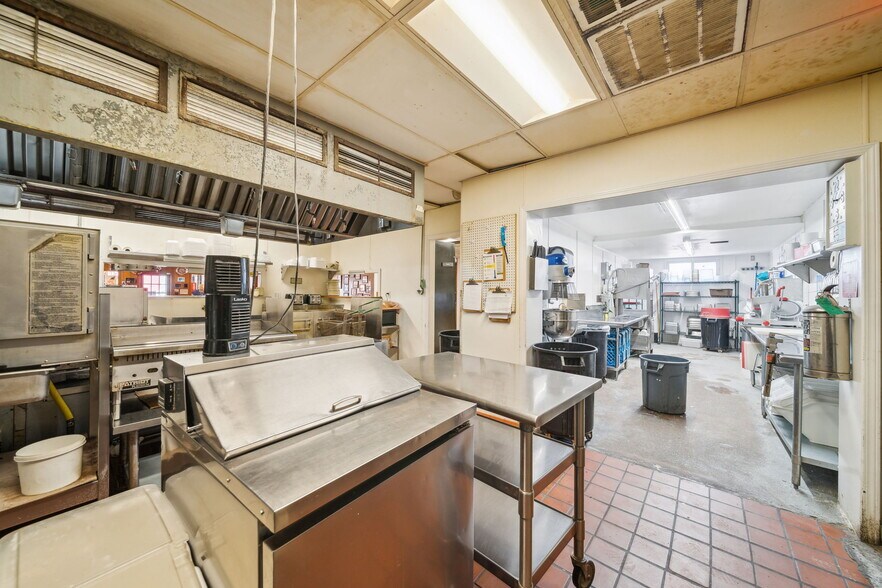 More Photos Of 319 E Illinois Ave, Vinita Restaurant For Sale