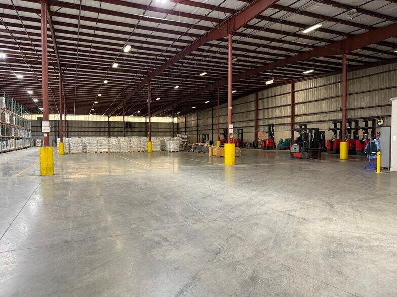 More Photos Of 217 Bourne Blvd, Savannah Warehouse For Lease
