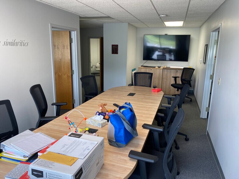 More Photos Of 2804 Boilermaker Ct, Valparaiso Office For Sale