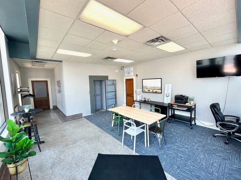 More Photos Of 201 W Main St, Plainfield Office For Lease