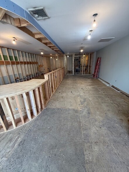 More Photos Of 352-362 W Bridge St, New Hope General Retail For Lease