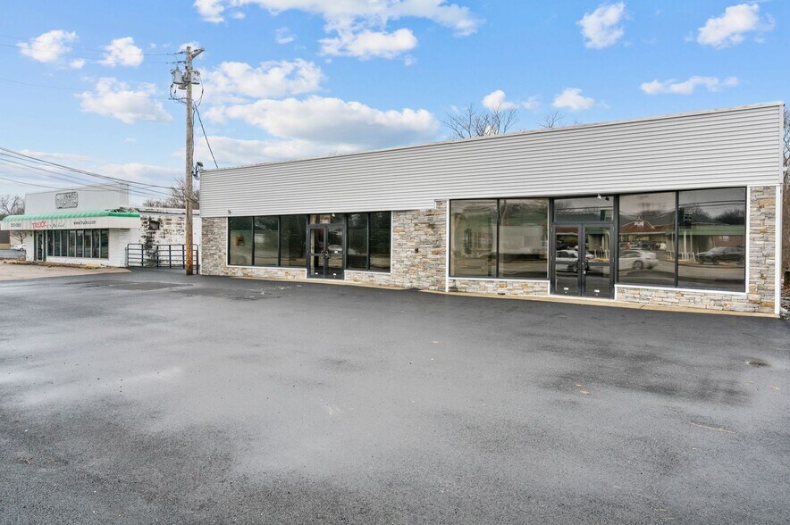 More Photos Of 6854 Post Rd, North Kingstown Freestanding For Lease