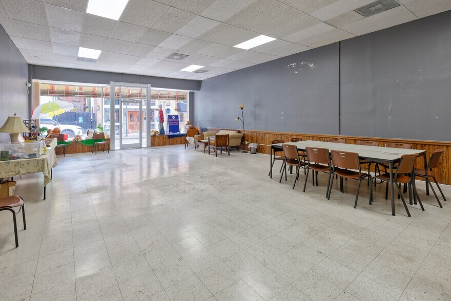 More Photos Of 110-112 Trinity St, Abbeville Storefront For Sale