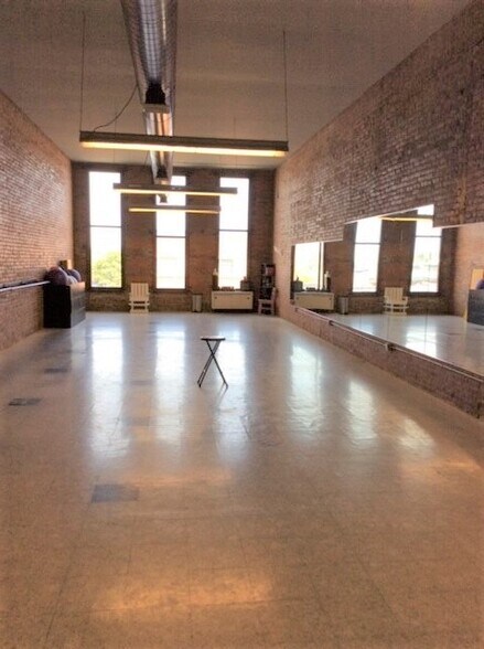 More Photos Of 315 N Main St, Burlington General Retail For Sale