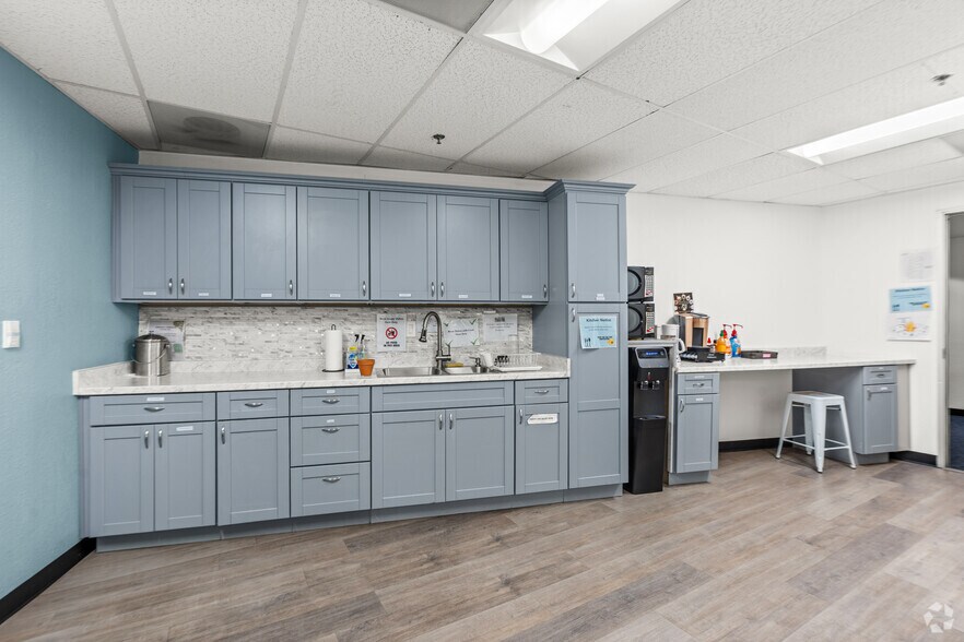 More Photos Of 1560 Berger Dr, San Jose Light Distribution For Lease