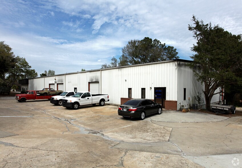 More Photos Of 739 Industry Rd, Longwood Warehouse For Lease
