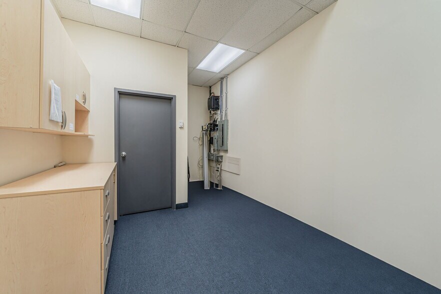 More Photos Of 3627-3645 Boul Des Sources, Dollard-des-Ormeaux Storefront Retail Office For Lease