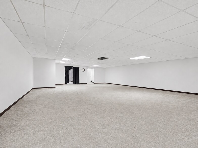 More Photos Of 400 N Macarthur Blvd, Oklahoma City Warehouse For Sale