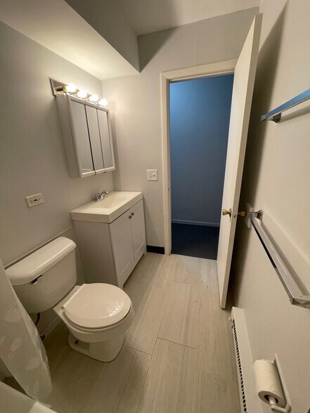 More Photos Of 37 Nippersink Blvd, Fox Lake Apartments For Sale