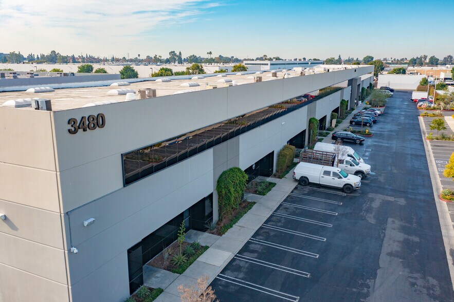 More Photos Of 3480 W Warner Ave, Santa Ana Warehouse For Lease